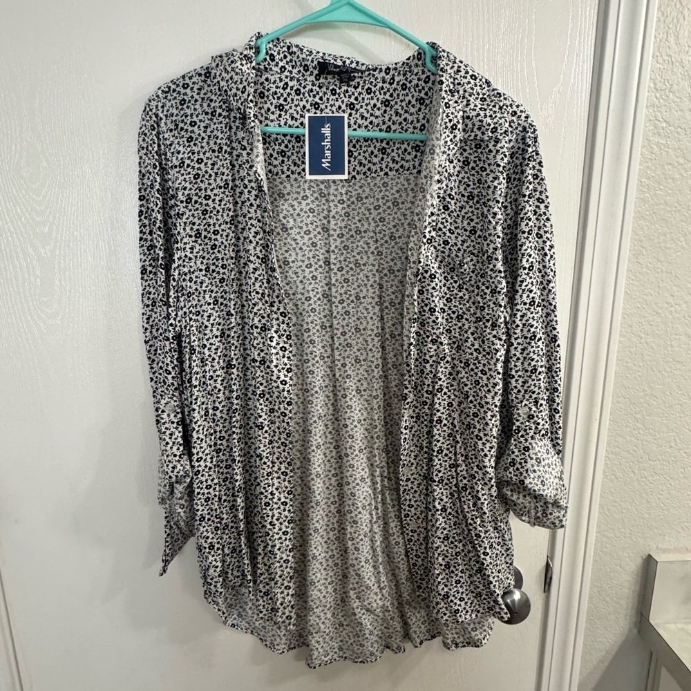 3/$10 NWT Velvet Heart Button Down